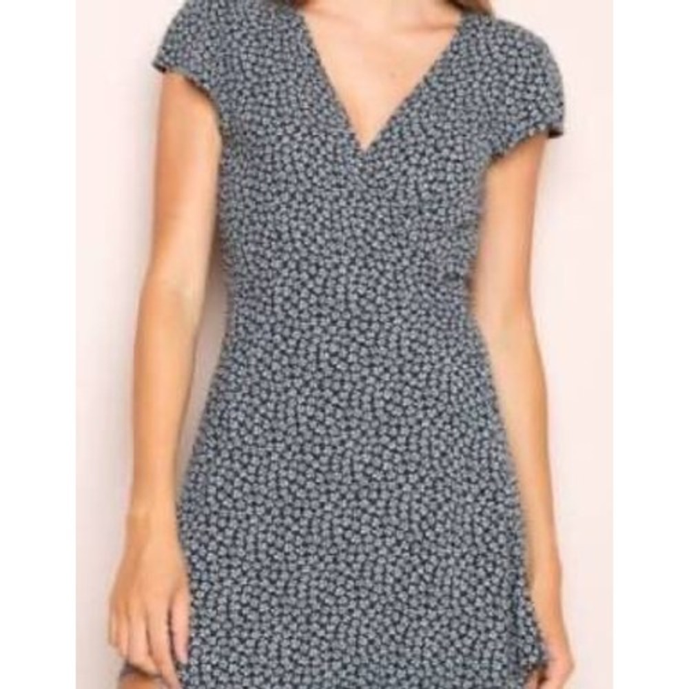 Brandy Melville Robbie Dress Womens OS Blue Robbie Floral Wrap Mini Short Sleeve